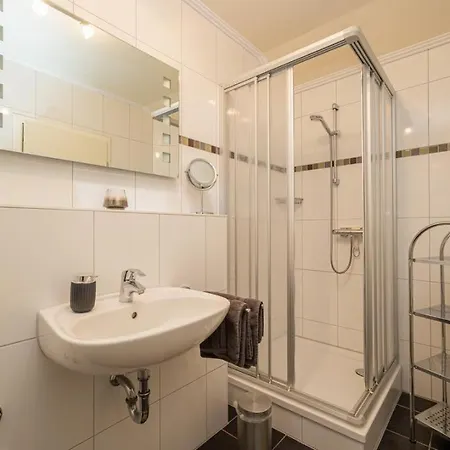 Appartement Zum Kranich, Exclusive 4-sterne-plus Fuer 4 Personen In Zingst
